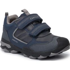 Sneakersy GEOX - J Buller B. D J949VD C054FU C0661 S Navy/Grey. Niebieskie trampki chłopięce Geox, bez wzorów, ze skóry ekologicznej, na rzepy. W wyprzedaży za 199,00 zł.