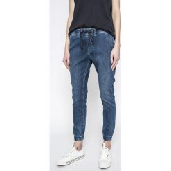 Pepe Jeans - Spodnie Cosie. Szare jeansy damskie Pepe Jeans. W wyprzedaży za 329,90 zł.