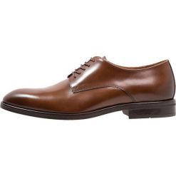 KIOMI Eleganckie buty cognac. Brązowe buty wizytowe męskie KIOMI, z materiału, na sznurówki. Za 379,00 zł.