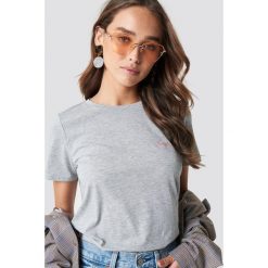 NA-KD T-shirt basic z haftem Honey - Grey. Szare t-shirty damskie marki NA-KD, z haftami, z bawełny. Za 72,95 zł.