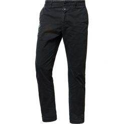 CLOSED CLIFTON SLIM Chinosy navy. Niebieskie chinosy męskie marki CLOSED, z bawełny. Za 499,00 zł.