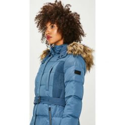 Pepe Jeans - Kurtka puchowa. Niebieskie bomberki damskie Pepe Jeans, l, w paski, z jeansu. W wyprzedaży za 649,90 zł.