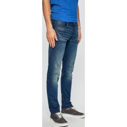 G-Star Raw - Jeansy. Niebieskie jeansy męskie G-Star RAW, z aplikacjami, retro. W wyprzedaży za 199,90 zł.
