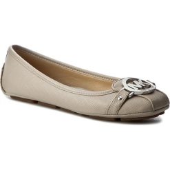 Baleriny MICHAEL MICHAEL KORS - Fulton Moc 40T2FUFR1L Cement. Brązowe baleriny damskie marki MICHAEL Michael Kors, bez wzorów, ze skóry, bez obcasa. Za 519,00 zł.