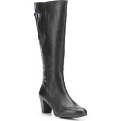 Buty damskie. Szare kozaki damskie Wittchen, ze skóry, eleganckie, bez obcasa, na słupku, ze sprzączką. W wyprzedaży za 399,92 zł.