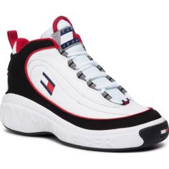 Sneakersy TOMMY JEANS - Heritage Lace Up Icon Sneaker EM0EM00392 Rwb 0K6. Białe sneakersy męskie Tommy Jeans, na co dzień, bez wzorów, z jeansu, eleganckie, bez zapięcia. Za 579,00 zł.