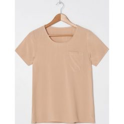 Bluzka z kieszenią - Beżowy. Brązowe bluzki damskie House, s, bez wzorów, bez kołnierzyka, bez rękawów. Za 39,99 zł.
