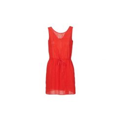 Sukienki krótkie Betty London IMAVIS. Czerwone sukienki damskie Betty London, s, bez wzorów, bez kołnierzyka, z krótkim rękawem, krótkie, mini. Za 111,75 zł.