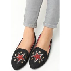 Czarne Lordsy Virgo. Czarne mokasyny damskie Born2be, z denimu, na płaskiej podeszwie. Za 29,99 zł.