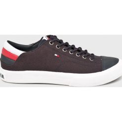 Tommy Hilfiger - Buty. Niebieskie sneakersy męskie TOMMY HILFIGER, z okrągłym noskiem, na sznurówki. W wyprzedaży za 239,90 zł.