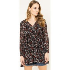 Sukienka letnia Pepe Jeans Tari PL952627. Sukienki damskie Pepe Jeans, na lato, m, bez wzorów, z jeansu, bez kołnierzyka, bez rękawów. W wyprzedaży za 199,00 zł.