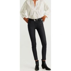 Mango - Jeansy Kim. Czarne jeansy damskie Mango, z obniżonym stanem. Za 119,90 zł.