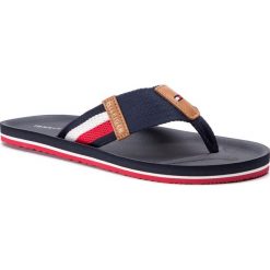 Japonki TOMMY HILFIGER - Corporate Stripe Beach Sandal FM0FM02079 Midnight 403. Niebieskie klapki męskie TOMMY HILFIGER, bez wzorów, ze skóry. Za 179,00 zł.