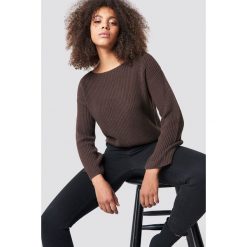 NA-KD Krótki sweter z dzianiny z długim rękawem - Brown. Brązowe swetry klasyczne damskie marki NA-KD, z dzianiny. Za 121,95 zł.