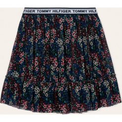 Tommy Hilfiger - Spódnica dziecięca 140-176 cm. Czarne spódniczki dziewczęce TOMMY HILFIGER, bez wzorów, z elastanu, mini, rozkloszowane. W wyprzedaży za 249,90 zł.