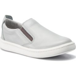 Tenisówki CLARKS - Street Verve K 261411817 Grey Leather. Szare półbuty dziewczęce Clarks, bez wzorów, z gumy, bez zapięcia. Za 219,00 zł.