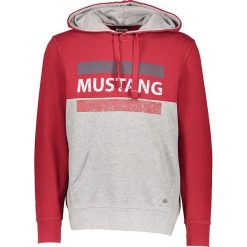 Bluza "Bennet" w kolorze szaro-czerwonym. Szare bluzy męskie Mustang Men, m, z nadrukiem, z bawełny, z kapturem, bez rękawów, bez kaptura. W wyprzedaży za 175,95 zł.