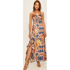 Guess Jeans - Sukienka. Sukienki damskie Guess Jeans, na co dzień, s, z aplikacjami, z poliesteru, casualowe, bez kołnierzyka, bez rękawów, maxi, rozkloszowane. Za 729,90 zł.