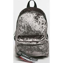 Tommy Jeans - Plecak. Szare plecaki damskie Tommy Jeans, z jeansu. Za 399,90 zł.