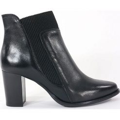 BOTKI DAMSKIE ACO 3301 CZA. Botki damskie ACORD, ze skóry, bez obcasa, bez zapięcia. Za 199,00 zł.