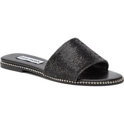 Klapki STEVE MADDEN - Satisfy SM11000492-02002-010 Black Multi. Czarne klapki damskie Steve Madden, z aplikacjami, ze skóry ekologicznej, bez obcasa, na obcasie. W wyprzedaży za 239,00 zł.