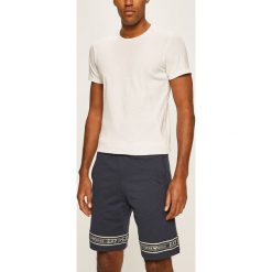 EA7 Emporio Armani - Szorty. Czarne spodenki i szorty męskie EA7 Emporio Armani, s, bez wzorów, z bawełny, casualowe. Za 379,90 zł.