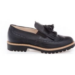 Półbuty - skóra naturalna - model 247 - kolor czarny lico. Czarne półbuty damskie Zapato, bez wzorów, ze skóry, bez obcasa, bez zapięcia. W wyprzedaży za 173,40 zł.