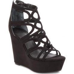 Sandały GUESS - Geddy2 FLGD22 ESU03 BLACK. Czarne klapki damskie Guess, z aplikacjami, ze skóry, bez obcasa, na obcasie. W wyprzedaży za 339,00 zł.