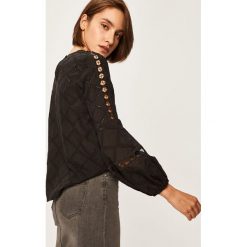 Answear - Bluzka. Czarne bluzki damskie ANSWEAR, s, z haftami, z bawełny, z okrągłym kołnierzem, z długim rękawem. W wyprzedaży za 69,90 zł.