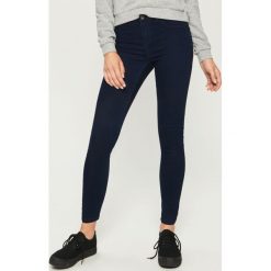 Jeansy skinny mid waist - Niebieski. Niebieskie spodnie z wysokim stanem Sinsay, z jeansu. Za 39,99 zł.