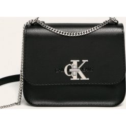 Calvin Klein Jeans - Torebka. Czarne listonoszki damskie Calvin Klein Jeans, w paski, z jeansu, na ramię, małe, bez dodatków. W wyprzedaży za 499,90 zł.
