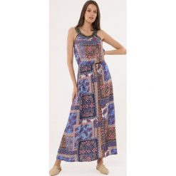 Jasnobrązowa Sukienka Accept. Pomarańczowe sukienki damskie Born2be, na lato, s, bez wzorów, z okrągłym kołnierzem, bez rękawów, maxi. Za 59,99 zł.