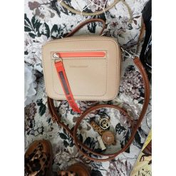 Torebka Kuferek Aster camel. Brązowe kuferki damskie Fanaberia.com, w paski, przez ramię, bez dodatków. Za 109,00 zł.