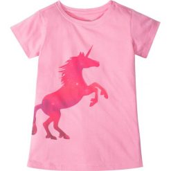Shirt z modnym nadrukiem bonprix jasnoróżowy. Różowe bluzki dziewczęce bonprix, z nadrukiem, bez kołnierzyka, z krótkim rękawem, krótkie, bez kaptura. Za 29,99 zł.