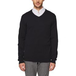 Sweter w kolorze czarnym. Czarne swetry męskie Esprit Men, s, bez wzorów, z bawełny, bez kołnierzyka, bez kaptura. W wyprzedaży za 56,95 zł.