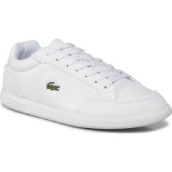 Sneakersy LACOSTE - Graduate Cap 0120 1 Sfa 740SFA001521G Wht/Wht. Białe półbuty damskie Lacoste, bez wzorów, ze skóry ekologicznej, bez obcasa, na płaskiej podeszwie, bez zapięcia. Za 429,00 zł.