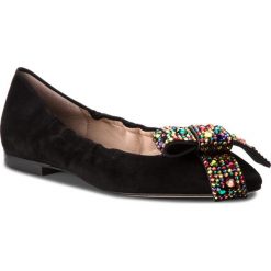Baleriny Stuart Weitzman Milky Way Flat YL53486. Czarne baleriny damskie Stuart Weitzman, bez wzorów, bez obcasa. W wyprzedaży za 1219,00 zł.