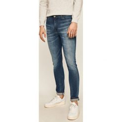 Tommy Jeans - Jeansy Simon. Niebieskie jeansy męskie Tommy Jeans, bez wzorów. W wyprzedaży za 399,90 zł.