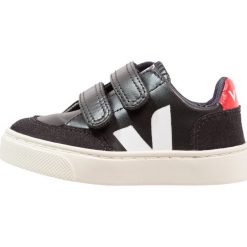 Veja V12 SMALL VELCRO Tenisówki i Trampki black/white/pierre. Czarne trampki męskie marki Veja, ze skóry. Za 369,00 zł.