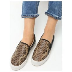 Khaki Slip On Snake. Brązowe trampki damskie slip on marki Born2be. Za 39,99 zł.