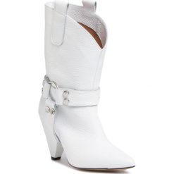 Kozaki L37 - Even Louder SS20 White. Białe kozaki damskie L37, ze skóry, bez obcasa, na obcasie, bez zapięcia. Za 999,00 zł.