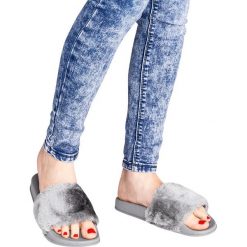 Klapki damskie z futerkiem LS-89070 Szare. Szare klapki damskie ABLOOM, bez wzorów, z tworzywa sztucznego, bez obcasa, na płaskiej podeszwie. Za 39,00 zł.