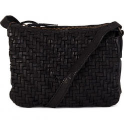 Skórzana torebka w kolorze czarnym - 21 x 16 x 7 cm. Czarne torebki klasyczne damskie neropantera, w paski, z materiału. W wyprzedaży za 272,95 zł.