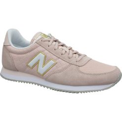 New Balance WL220TPA. Różowe buty sportowe damskie New Balance, bez wzorów, ze skóry, sportowe. Za 299,99 zł.