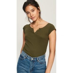 T-shirt z zapięciem - Khaki. Brązowe t-shirty damskie Sinsay, l. Za 14,99 zł.