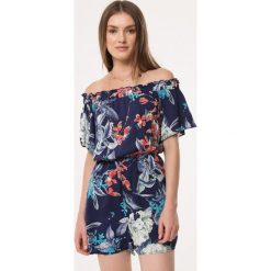 Granatowy Kombinezon Dimness. Niebieskie kombinezony damskie Born2be, s, w kwiaty, eleganckie, bez kołnierzyka, z krótkim rękawem, krótkie. Za 49,99 zł.