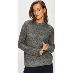 Pieces - Sweter Fania. Szare swetry damskie Pieces, s, bez wzorów, z elastanu, z krótkim rękawem, krótkie, bez kaptura. W wyprzedaży za 79,90 zł.
