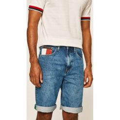 Tommy Jeans - Szorty jeansowe. Niebieskie spodenki i szorty męskie Tommy Jeans, bez wzorów, z bawełny, casualowe. Za 359,90 zł.