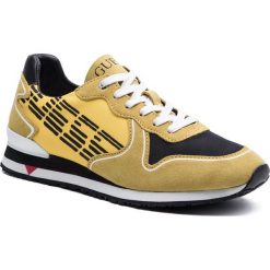 Sneakersy GUESS - FM7NGL SUE12 YELLO. Żółte sneakersy męskie Guess, na co dzień, z aplikacjami, z zamszu, eleganckie, bez zapięcia. Za 399,00 zł.
