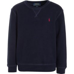 Polo Ralph Lauren CREW Bluza cruise navy. Niebieskie bluzy chłopięce Polo Ralph Lauren, z bawełny. W wyprzedaży za 199,20 zł.